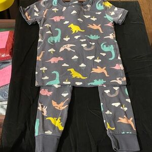 OLD NAVY. Dinosaur and Rainbows 🌈 Pajama Set - Gray with Multicolor Dino Prints